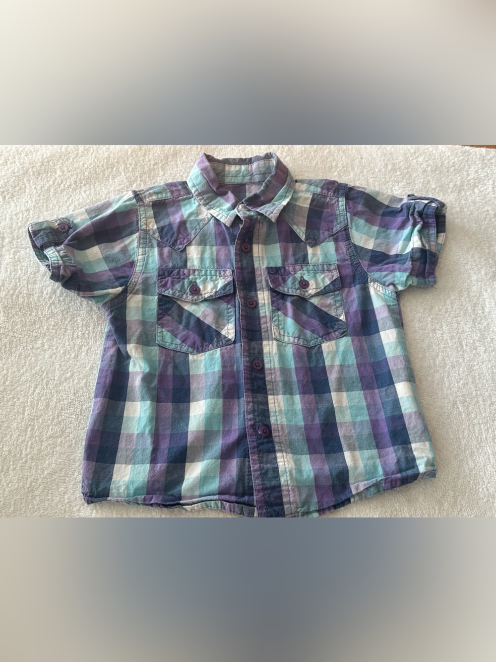 Short-Sleeve Plaid Button-Front Shirt in Purple & Teal
